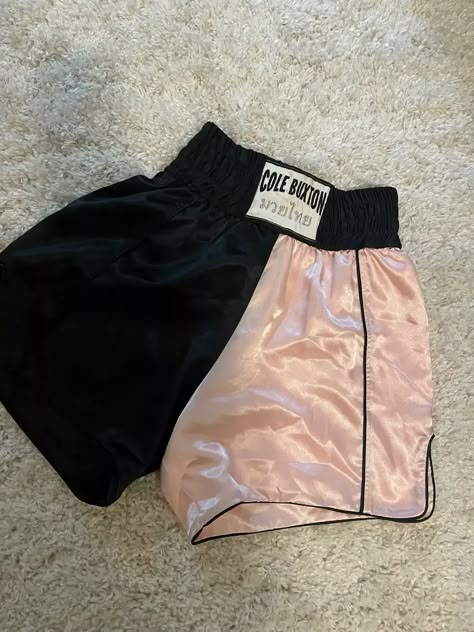 Aesthetic Boxing Gloves, Boxing Costume Women's, Kickboxing Outfit For Women, Boxer Halloween Costume Girl, Boxing Shorts Outfit, Boxing Outfits, Boxing Outfit For Women, Kickboxing Outfit, Boxer Girl