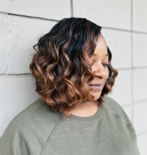 Wavy Crochet Bob Style Crochet Wavy Hair, African American Bobs Hairstyles, Crochet Braids Straight Hair, Individual Crochet Braids, Crochet Hair Styles Freetress, Short Crochet Braids, Crochet Bob, Ocean Wave Crochet Hair, Braided Mohawk Hairstyles