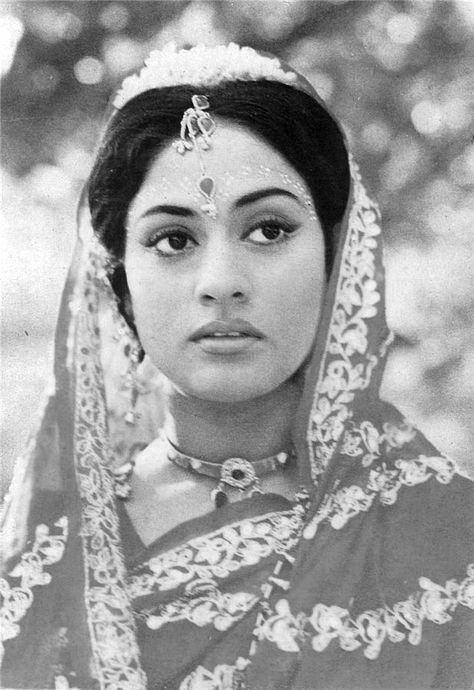 Once upon a time... — Jaya Bhaduri. Jaya Bhaduri, Jaya Bachchan, Bollywood Retro, Old Film Stars, Retro Bollywood, Indian Goddess, Indian Cinema, Classic Actresses, Vintage Bollywood