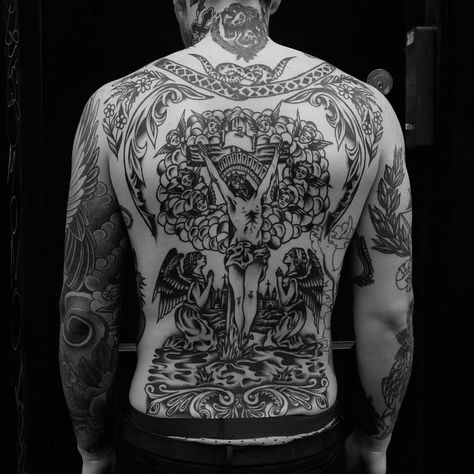 Beautiful classic Christ on the cross back piece tattoo done by Rich Hardy. #RichHardy #blackwork #traditionaltattoos #classictattoos #americana #christ #cross #crucified #crucifix Traditional Tattoo Back Piece, Tattoo Back Piece, Chest And Back Tattoo, Traditional Back Tattoo, Traditional Chest Tattoo, Crucifix Tattoo, Dragon Tattoo Back Piece, Christ On The Cross, Traditional Style Tattoo