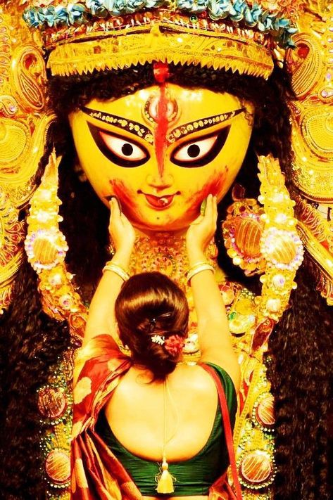 Durga Maa Wallpaper, Durga Art, Aigiri Nandini, Durga Idol, Durga Puja Kolkata, Devi Maa, Meaningful Paintings, Durga Ma, Desi Art