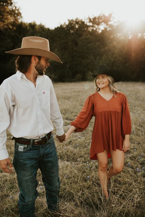 #westernphotography #engagementphotos Family Pictures With Cowboy Hats, Engagement Photos Cowboy Hat, Engagement Photo Cowboy Hat, Couple Poses With Cowboy Hat, Engagement Photo Poses With Cowboy Hat, Western Engagement Pictures, Western Engagement, Black Cowboy Hat, Western Photography