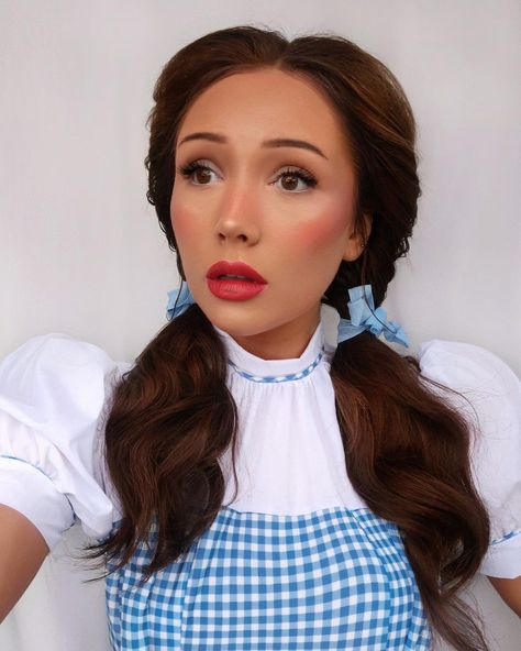 G i n a B o x ♡’s Instagram profile post: “Dorothy 👠 Wizard of Oz. . There’s no place like home! Who else loved Wizard Of Oz when they were younger? I use to watch it sooo many…” Makeup Looks Soft, Fairy Halloween Makeup, Dorothy Halloween Costume, Halloween Fashion Outfits, Easy Halloween Makeup Ideas, Mermaid Makeup Halloween, Cat Halloween Makeup, Dorothy Wizard Of Oz, Dorothy Costume