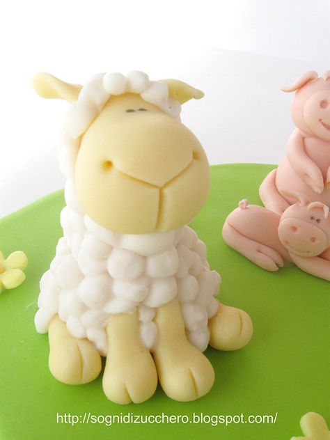 sheep by Sogni di Zucchero, via Flickr Sheep Fondant, Farm Birthday Cakes, Sheep Cake, Fondant Techniques, Lamb Cake, Eid Cake, Cookie Cake Pie, Farm Cake, Fondant Animals