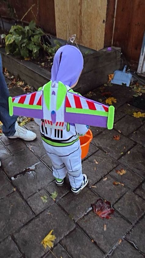 Buz Lighter Costume, Buzz Lightyear Costume Toddler, Jojo Halloween, Buzz Lightyear Halloween Costume, Sam Halloween, Buzz Lightyear Wings, Disfraz Toy Story, Buzz Lightyear Party, Halloween Makeup For Kids