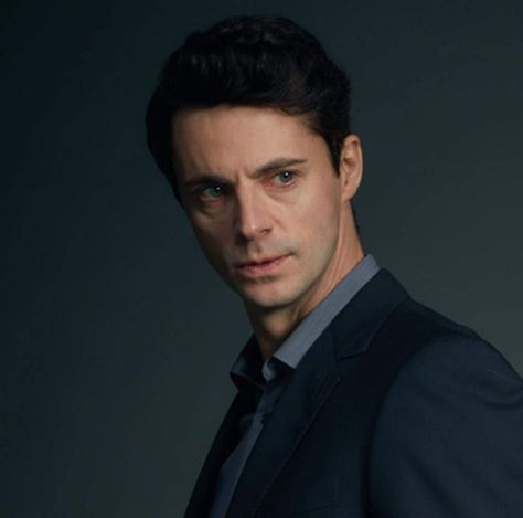 Matthew Clairmont | All Souls Trilogy Wiki | Fandom Grey Green Eyes, Matthew Clairmont, Diana Bishop, Matthew William Goode, Witch Tv Series, Chris Roberts, All Souls Trilogy, Souls Trilogy, Matthew Goode