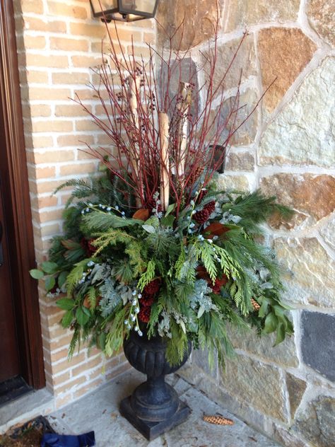 Christmas Urn Filler Ideas, Winter Outdoor Planter Ideas, Courtyard Flowers, Winter Porch Pots, Christmas Food Ideas For Dinner, Holiday Planters, Winter Pots, Outdoor Planter Ideas, Winter Containers