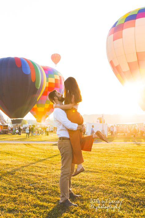 Hot Air Balloon Festival Photography, Hot Air Balloon Photo Shoot, Hot Air Balloon Engagement Pictures, Hot Air Balloon Couple Pictures, Hot Air Balloon Picture Ideas, Hot Air Balloon Outfit Ideas, Hot Air Balloon Festival Outfit, Balloon Festival Outfit, Hot Air Balloon Photoshoot