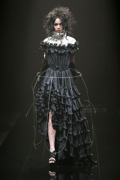 Alice Auaa, Tokyo Fashion Week, Tokyo Fashion, John Galliano, Dark Fashion, Costume Design, Gothic Fashion, Alternative Fashion, Couture Fashion