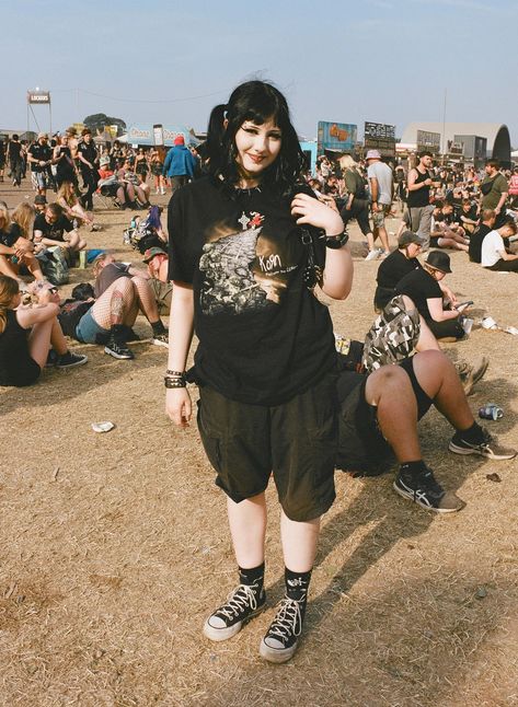 Gen X Outfits, Emo Core Outfits, Numetal Outfits, 2024 Festival Outfits, Metal Style Outfits, Slipknot Outfits, 90s Mall Goth Aesthetic, Numetal Aesthetic, Metal Outfits Women