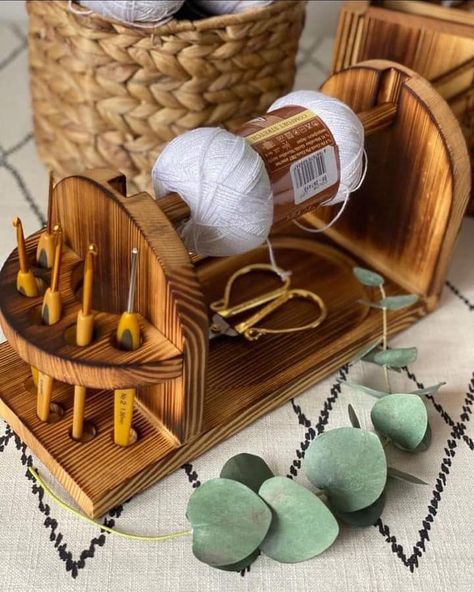 Yarn Holder, Wood Projects That Sell, Yarn Storage, Crochet Tools, Cool Woodworking Projects, Yarn Store, Woodturning, Craft Sale, Macrame Diy