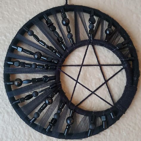 Spider Web Dream Catcher Diy, Goth Dream Catcher, Macrame Pentagram, Gothic Dream Catchers, Pentacle Dreamcatcher, Goth Crafts Diy, Pentagram Dreamcatcher, Yarn Dream Catcher, Gothic Macrame