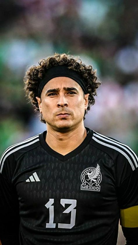 Credit to sportsimagess Ochoa Wallpaper, Mexico Team, Memo Ochoa, Mexico Blue, Soccer Outfits, Club America, Soccer Guys, Player 1, Face Sketch