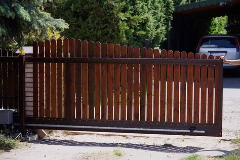 Carport Gate Ideas, Diy Sliding Gate Driveway, Diy Sliding Gate, Electric Gates Driveways, Full Privacy Driveway Gate, Solid Driveway Gate, Sliding Electric Gates Driveways, Sliding Driveway Gate Wood, Driveway Gate Diy