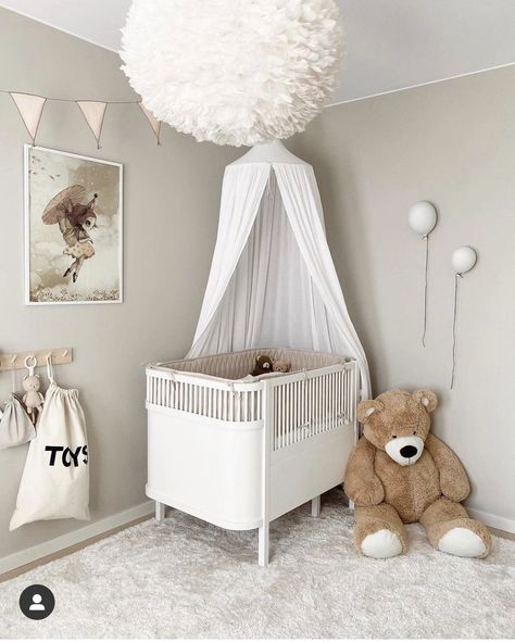 Teddy Bear Nursery Theme, Bear Nursery Theme, Ikea Baby Nursery, Interior Ikea, Apartment Cozy, Teddy Bear Nursery, Nursery Bassinet, Baby Room Themes, Baby Room Neutral