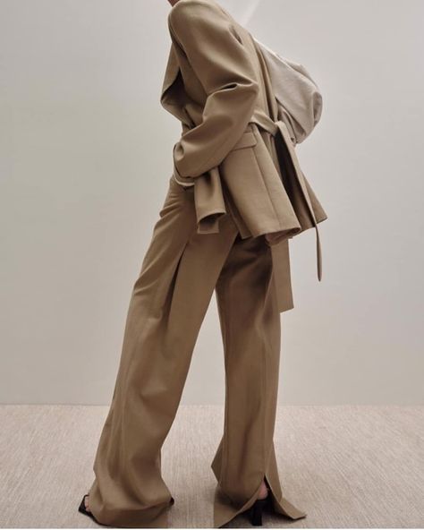 Urban Minimalist Fashion, Monochrome Aesthetic, Cream Suit, Taupe Fashion, Scandinavian Fashion, Women Wholesale, Monochrome Fashion, Classy Aesthetic, Beige Aesthetic