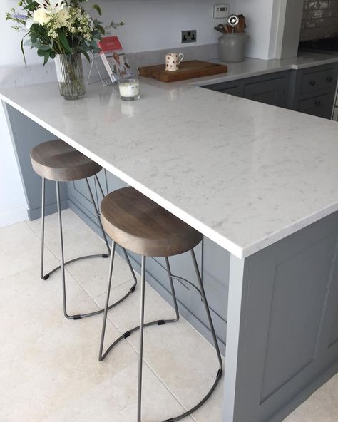 Silestone Lagoon. #silestonecountertops #silestonefloor #silestonewalls Lagoon Silestone, Silestone Lagoon, Silestone Countertops, Howdens Kitchens, Taupe Kitchen, Anna Claire, Honey Oak Cabinets, Painting Oak Cabinets, Kitchen Worktop