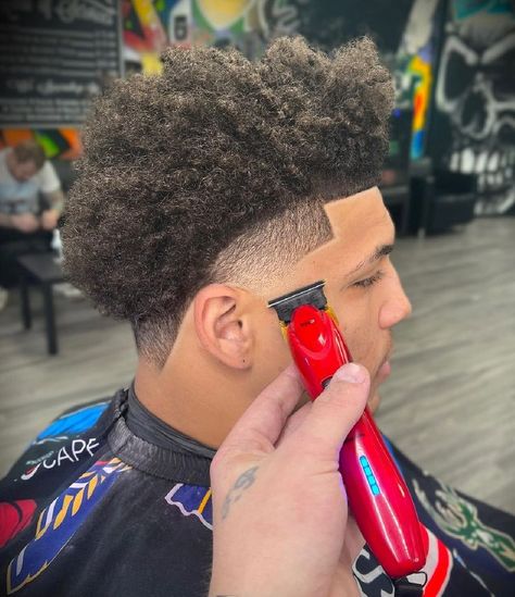 Temp Fade, Temp Fade Haircut, Taper Fade Curly Hair, Hair Twists Black, Stylish Mens Haircuts, Natural Hair Men, Black Hair Cuts, Curly Hair Fade, Good Image