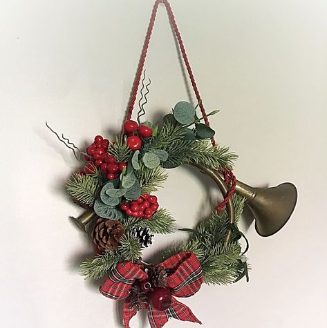 French Horn Decorating Ideas, Horn Decor, Twig Stars, French Horns, Holiday Crafts Decorations, Shallow Shelves, Horns Decor, Antique Booth Ideas, Christmas Door Decoration