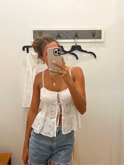 Summer Outfits Flowy, Babydoll Top Outfit, Tie Front Tank Top, Cute White Tops, Looks Pinterest, Cute Summer Tops, Europe Outfits, Outfit Inspo Summer, Stockholm Fashion