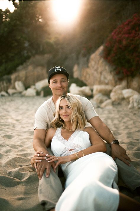 Wedding Anniversary Photoshoot Ideas Beach, Married Couple Beach Pictures, La Jolla Beach Photoshoot, Couple Hawaii Photoshoot, Engagement Pictures By Water, White Outfit Beach Pictures Couple, Resort Couple Photoshoot, Modern Beach Engagement Photos, Save The Date Beach Photoshoot