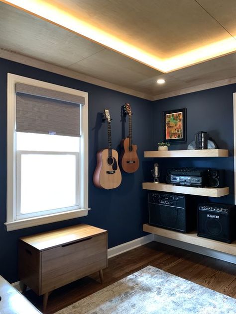 guitar room Guitar Room Man Cave, Guitar Living Room, Guitar Room Aesthetic, Bedroom Guitar, Guitar Hanging Ideas, Guitar Room Ideas, Room Aesthetic Grunge, Guitar Room Decor, 80s Guitar