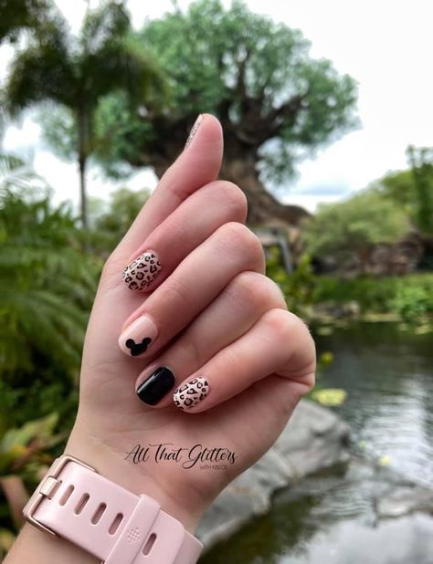 Disney Gel Nails, Universal Nails, Simple Disney Nails, Disney Manicure, Disney World Nails, Disney Themed Nails, Disneyland Nails, Disney Nail Designs, Disney Inspired Nails