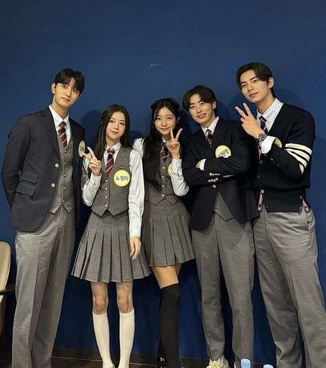 Kdrama Uniform, Kdrama School Uniform, Korean Highschool Uniforms, Ascension Aesthetic, Mirror Selfie School, Korean High School Uniform, True Beauty Outfits, Korean Uniform School, Korean Uniform