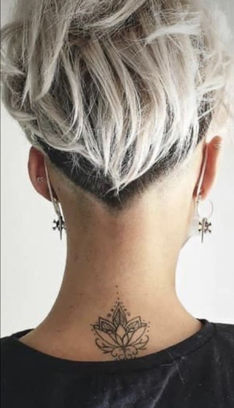 Edgy Short Haircuts, Hair Undercut, Blonde Pixie Hair, Short Blonde Haircuts, Short Hair Pixie Cuts, Pixie Haircut For Thick Hair, Messy Short Hair, Short Hair Undercut, Super Short Hair