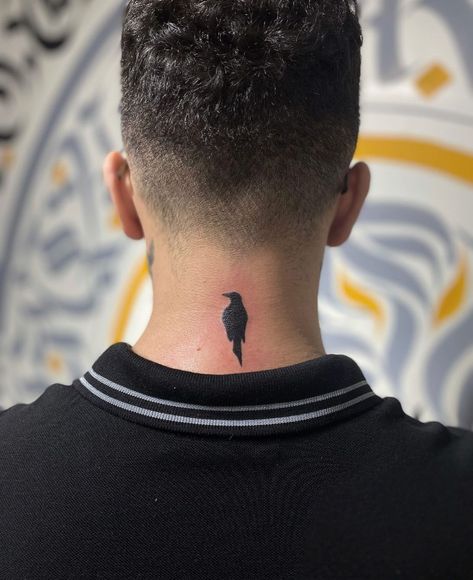 Back Tattoo For Men Raven Tattoo Behind Ear, Crow Wings Tattoo, Tattoos On The Neck, Back Neck Tattoo Men, Crow Tattoo For Men, Riley Tattoo, Pisces Tattoo Ideas, Tattoo Ideas Male, Back Of Neck Tattoo Men