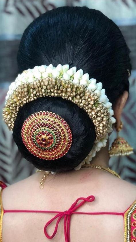 Bridal Hairstyle Indian Wedding, Hair Style On Saree, Elegant Bun, Beautiful Wedding Hair, Big Bun Hair, Short Hair Bun, Gold Earrings Models, Bridal Hair Buns, Facial Hair Removal