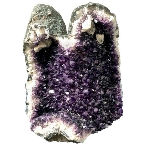 Amethyst Quartz Crystal, Quartz Geode, Crystal Geode, Modern And Antique, Amethyst Geode, Amethyst Cluster, Amethyst Quartz, White Quartz, Large Crystals