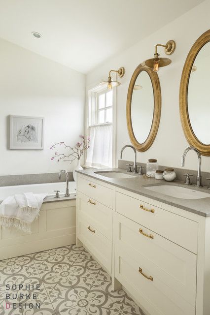 gray, white + gold bathroom - gorgeous tile floor Gold Bad, Bathroom Vanity Decor, Farmhouse Bathroom Vanity, Gorgeous Tile, Bad Inspiration, Transitional Bathroom, Countertop Design, Gold Bathroom, Subway Tiles