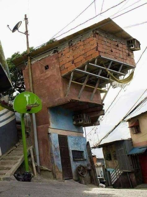 #crazyhouses Construction Fails, Crazy Houses, Crazy House, Living Modern, Manish, Civil Engineering, Interior Design Trends, Autocad, Bird House