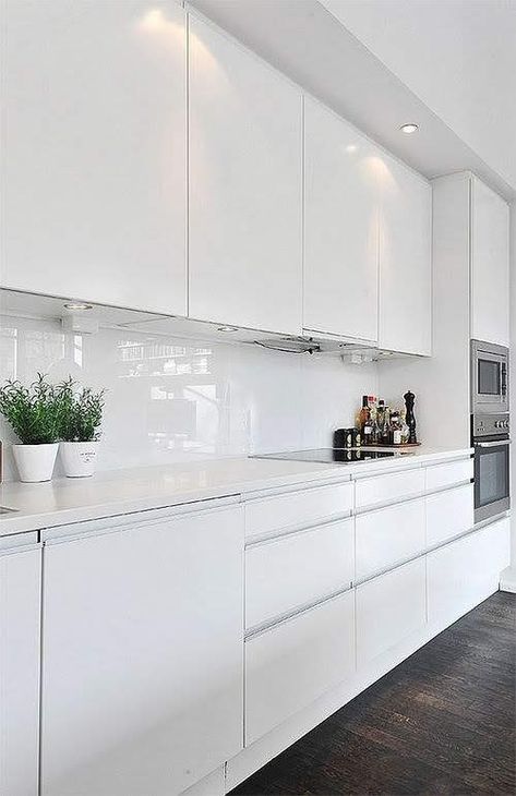 White Contemporary Kitchen, Contemporary Style Kitchen, Contemporary Kitchen Cabinets, Interior Dapur, Kabinet Dapur, Kitchen Cabinets Decor, White Kitchen Design, White Modern Kitchen, Kitchen Room Design