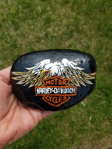 Harley Davidson Painted Rocks, Harley Davidson Decor, Gnome Paint, Painted Things, Harley Davidson Artwork, Recycling Ideas, Harley Davidson Logo, Biker Art, Painted Rocks Diy