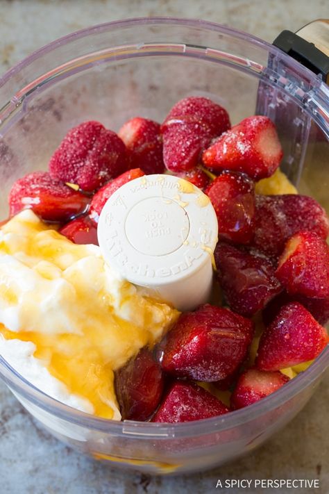 Making Healthy 5-Minute Strawberry Pineapple Sherbet Recipe Pineapple Sherbet Recipe, Strawberry Sherbert, Fruit Sherbet, Pineapple Sherbet, Creamy Food, Lite Meals, Pineapple Sugar, Sherbet Recipes, Dole Whip Recipe