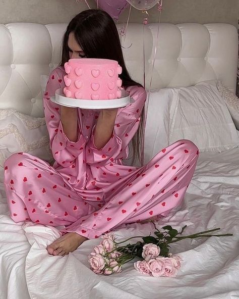 Pajama Birthday Parties, Birthday Goals, Cute Birthday Pictures, Birthday Ideas For Her, Birthday Aesthetic, 21st Birthday Photoshoot, Pj Party, Cute Birthday Ideas, Birthday Pics