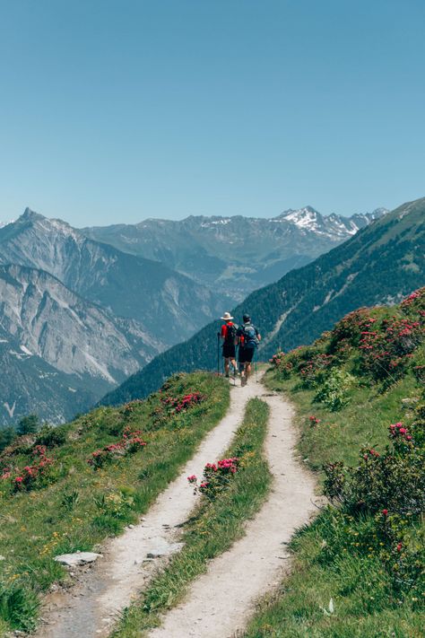 Aesthetic Outdoors, Cousin Squad, Places In France, Verbier Switzerland, Dinosaur Movie, Chamonix France, Hiking Aesthetic, Adventure Aesthetic, Dissociation