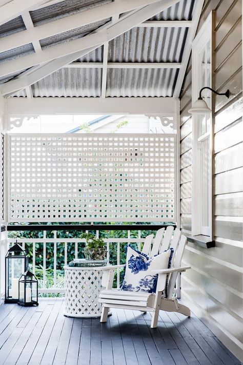 Queenslander House, Hampton Style, Front Porch Ideas Australia, Australian Interior Design, Exterior Renovation, Front Deck, Hamptons Style, Australian Homes, Elegant Homes