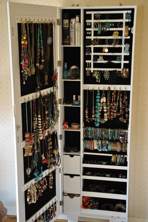 Boho Decor Ideas, Wall Wardrobe Design, Jewelry Closet, Jewelry Storage Diy, Closet Renovation, Interior Design Your Home, Jewelry Wall, Closet Layout, Girly Room