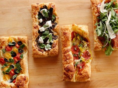 Get Puff Pastry Pizza Recipe from Food Network Plain Pizza, Puff Pastry Pizza, Ree Drummond Recipes, Pizza Sugar Cookie, Pastry Pizza, Zucchini Quiche, Pasta Primavera, Pioneer Woman Recipes, Frozen Puff Pastry