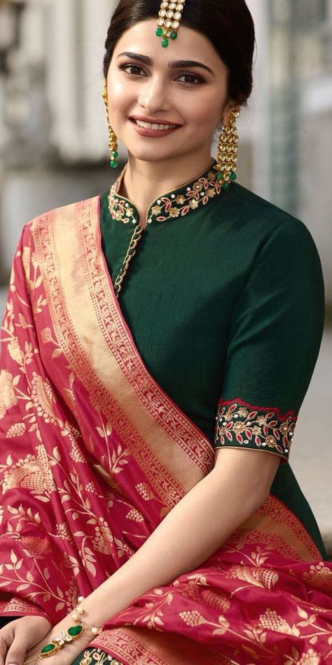 Kurti Blouse, Designer Saree Blouse, Prachi Desai, Blouse Designs High Neck, Saree Bollywood, Saree Blouse Neck Designs, Sari Blouse Designs, Blouse Designs Indian, Saree Blouse Patterns