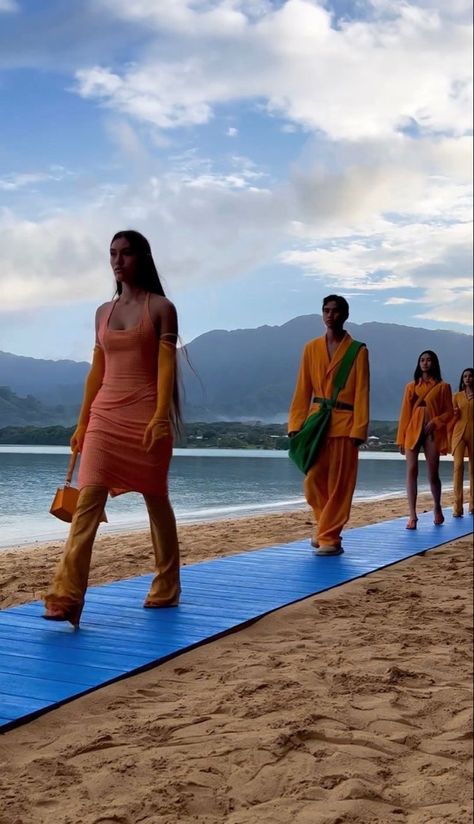 Fashion Show Aesthetic, Jacquemus Fashion Show, Modeling Runway, Runway Fashion Aesthetic, Runway Fashion Dresses, Runway Aesthetic, Beach Events, Model Inspo, Beachwear Fashion