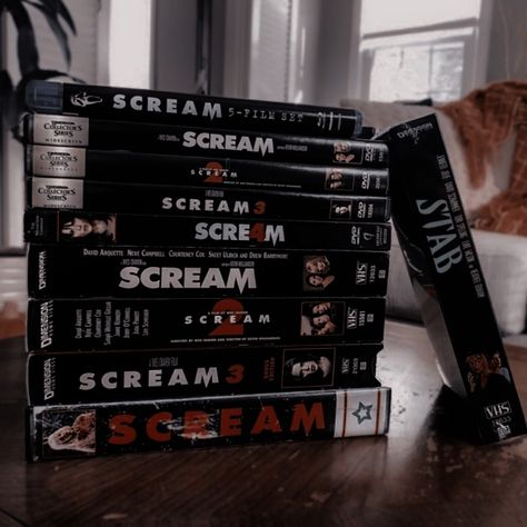 Horror Dvds Aesthetic, Scary Movie Room Decor, Horror Movie Nerd Aesthetic, Scream Aethstetic Movie, Horror Fan Aesthetic, Ghostface Decor, Slasher Movies Aesthetic, Scary Movies Aesthetic, Horror Asethic