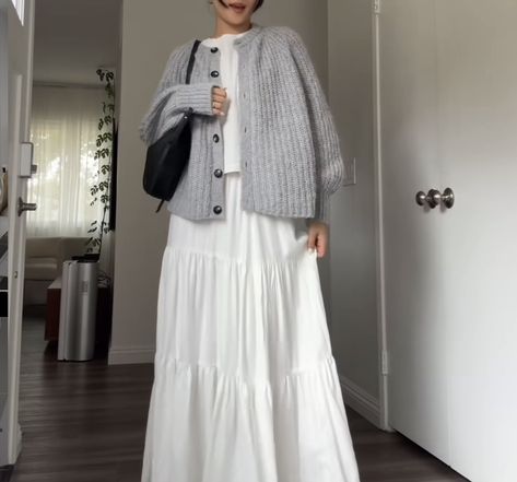 Modest Fashion Hijab Winter, Long Cardigan Skirt Outfit, White Skirt Outfit Ideas Hijab, Winter Outfit Maxi Skirt, Maxi Skirt And Cardigan Outfit, Cardigan Long Skirt Outfit, Maxi Skirt Cardigan Outfit, Modest Cardigan Outfit, Hijabi Maxi Skirt Outfit