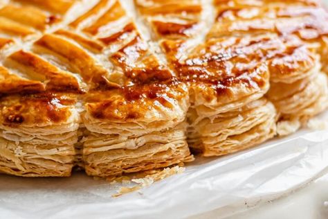 This quick flaky pastry recipe, also known as rough puff pastry, creates the crunchiest layers in this cheat version of puff pastry. Made by hand, this dough can be created in 1 hour and used in place of puff pastry in any recipe!Published 5/22/20; Republished 1/30/22 Rough puff pastry is a buttery, flaky, crunchy pastry once baked. This dough is made without yeast or eggs, and without food processor. The whole thing is made by hand! And bonus - the only ingredients are butter, flour… Puff Pastry Dough Recipe, Flaky Pastry Recipe, Cracker Sandwiches, Pastry Dough Recipe, Rough Puff, Rough Puff Pastry, Tarts Crust, Puff Pastry Dough, Flaky Pastry