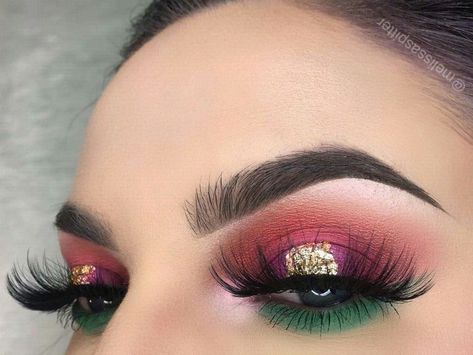 Maquillajes patrióticos para que tus ojitos no se vean corrientitos Mexican Makeup, Bee Makeup, Christmas Eye Makeup, Christmas Makeup Look, Neon Makeup, Cool Halloween Makeup, Elf Makeup, Makeup Eye Looks, Glamour Makeup