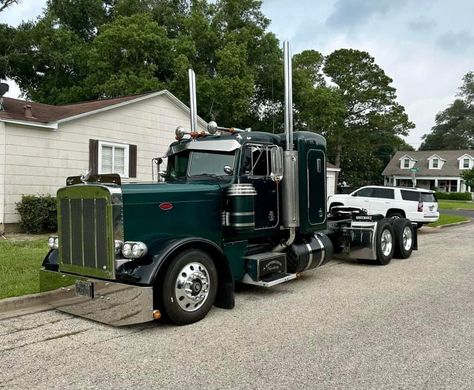 Peterbilt Service Truck, 2023 Peterbilt 389, White Peterbilt 379, Peterbilt 389 Day Cab, Peterbilt 359, Long Nose Peterbilt, Peterbilt 379, Custom Big Rigs, Peterbilt Trucks