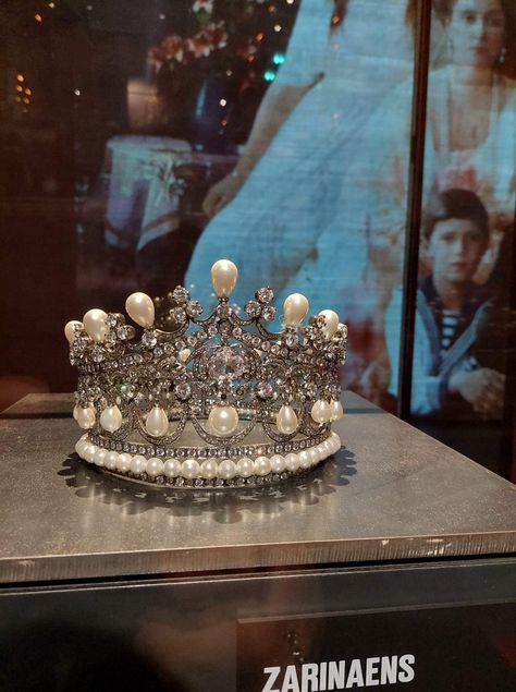 Romanov Jewellery, British Crown Jewels, Black Tiara, Royal Crown Jewels, Russian Jewelry, Royal Crowns, Royal Tiaras, Hair Adornments, Diamond Jewel